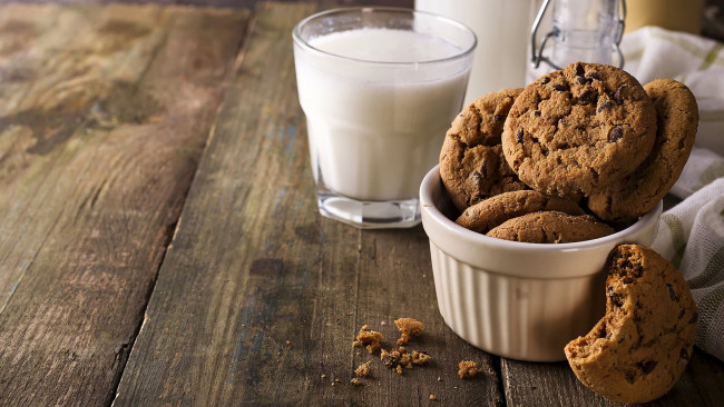 Обои картинки фото еда, пирожные,  кексы,  печенье, печенье, молоко