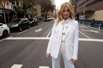 Картинка девушки jodie+comer джоди комер jodie comer актриса костюм девушка блондинка мари