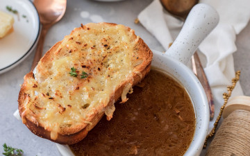 Картинка еда первые+блюда луковый суп тост