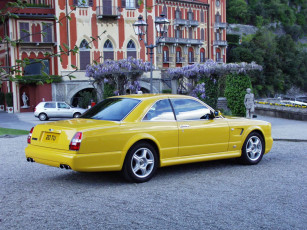 Картинка автомобили выставки уличные фото