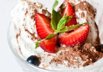 Картинка еда мороженое десерты клубника мята