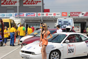 Картинка автомобили авто девушками блондинка реклама