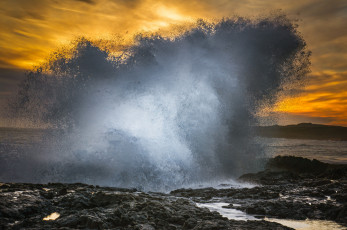 Картинка природа стихия брызги пена волна оеан прибой