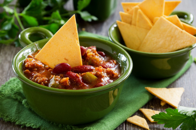 Обои картинки фото еда, первые блюда, мексиканский, чили, салфетка, вкуснятина, фасоль, зелень