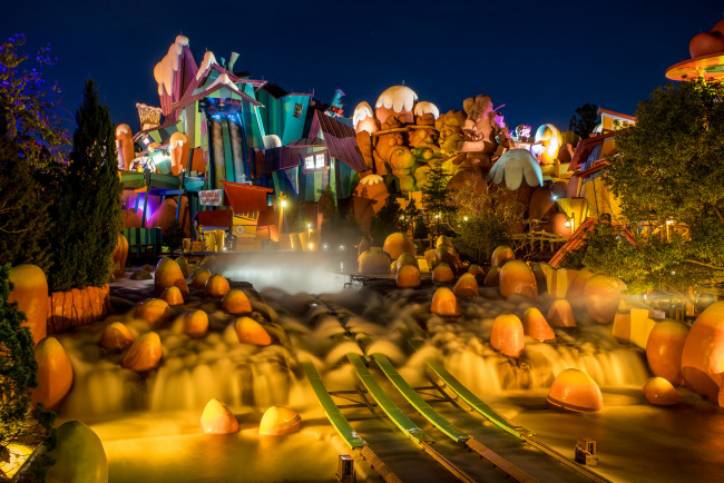 Обои картинки фото города, диснейленд, аттракционы, парк, ночь