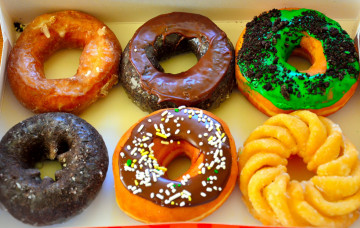 Картинка еда хлеб +выпечка глазурь пончики