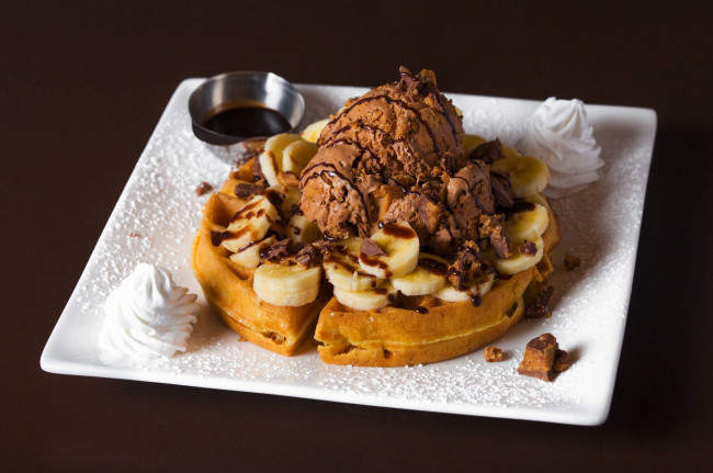 Обои картинки фото еда, мороженое,  десерты, сливки, банан