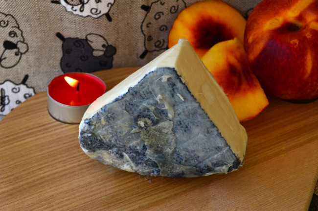 Обои картинки фото tomme de ch&, 232, vre cendr&, 233, еда, сырные изделия, сыр