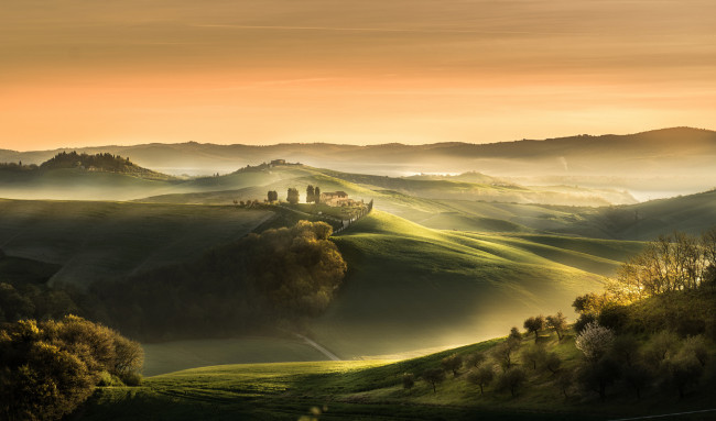 Обои картинки фото природа, пейзажи, туман, тоскана, усадьба, поля, утро, апрель, весна, италия