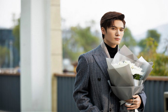 обоя кино фильмы, i am the years,  you are the stars, мужчина, пальто, букет