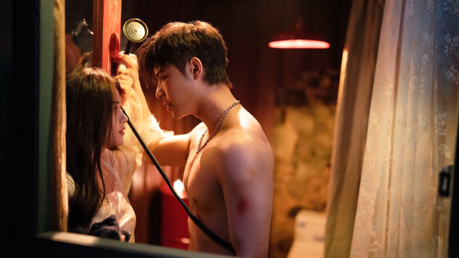 Обои картинки фото rainkissed fate, кино фильмы, парень, девушка, душ