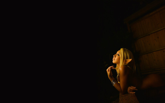 Обои картинки фото девушки, nonsummerjack, образ, ушки, браслеты, бортик