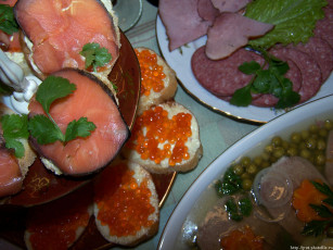 Картинка праздничный стол еда салаты закуски