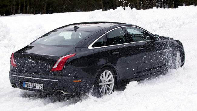 Обои картинки фото jaguar, xj, автомобили, великобритания, land, rover, ltd