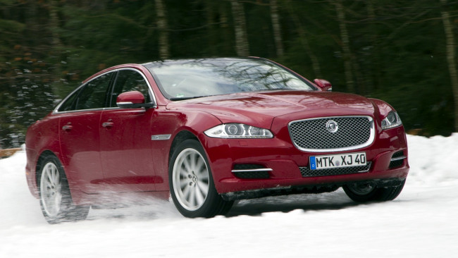 Обои картинки фото jaguar, xj, автомобили, великобритания, land, rover, ltd