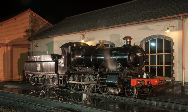 Обои картинки фото техника, паровозы, паровоз, депо, ночь