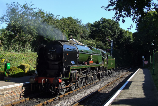 Обои картинки фото техника, паровозы, рельсы, дорога, железная, перрон, паровоз