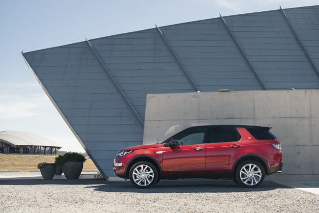 Обои картинки фото автомобили, land-rover, hse, 2015г, sport, discovery, land, rover, красный, l550, au-spec, luxury