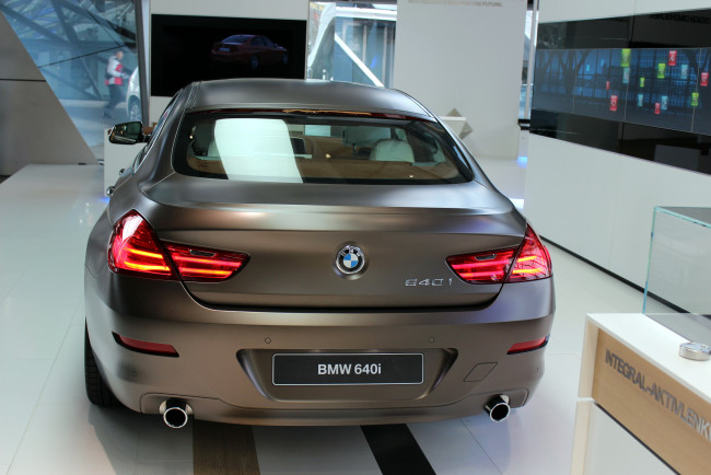 Обои картинки фото автомобили, выставки и уличные фото, bmw