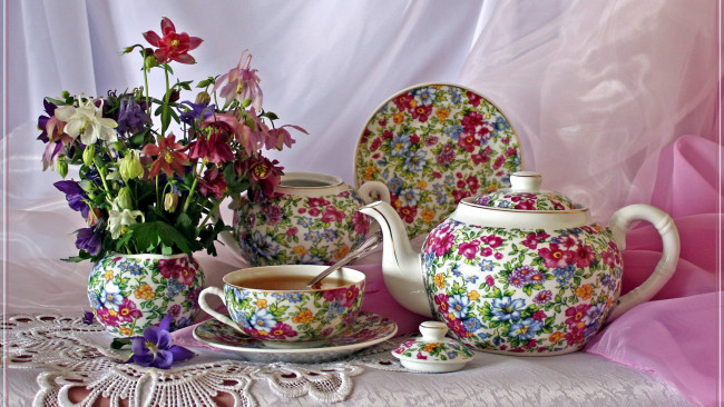 Обои картинки фото еда, напитки,  Чай, аквилегия
