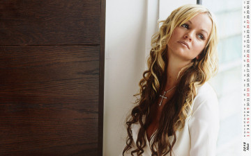 Картинка календари девушки крест взгляд