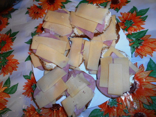 Обои картинки фото еда, бутерброды,  гамбургеры,  канапе, сыр, хлеб, колбаса