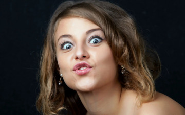 Картинка nikia+petite девушки nikia+petite+ nikia+a nikia petite гримаса a портрет лицо девушка шатенка светловолосая красотка взгляд поза флирт стройная макияж