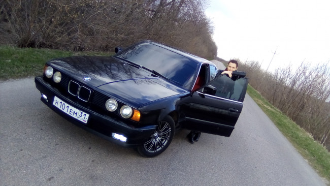 Обои картинки фото автомобили, -авто с девушками, bmw, 5, series, 520i