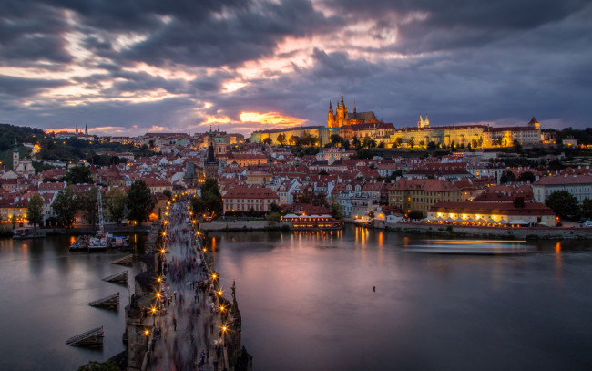 Обои картинки фото города, прага , чехия, река, влтава, мост, вечер, огни