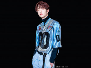 Картинка мужчины wang+yi+bo актер певец футболка штаны