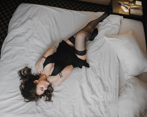 Обои картинки фото девушка - girl, девушки, - брюнетки,  шатенки, девушка, брюнетка, сексуальная, милая, модель, красивая, супер, сладкая, лапочка, симпатичная, классная, нежная, идеальная, няша, яркая, игривая, великолепная, обаятельная, жгучая, спокойная, удивительная