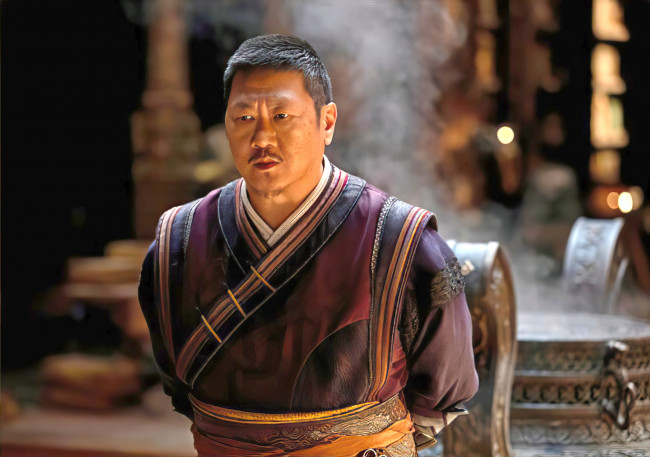 Обои картинки фото doctor strange in the multiverse of madness  || 2022, кино фильмы, doctor strange in the multiverse of madness, benedict, wong, author, oreskis, доктор, стрэндж, в, мультивселенной, безумия, фэнтези, боевик, defender