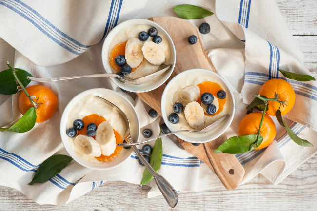 Обои картинки фото еда, мороженое,  десерты, завтрак, черника, творог, мандарины, бананы