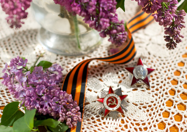 Обои картинки фото праздничные, день победы, значки, лента, сирень