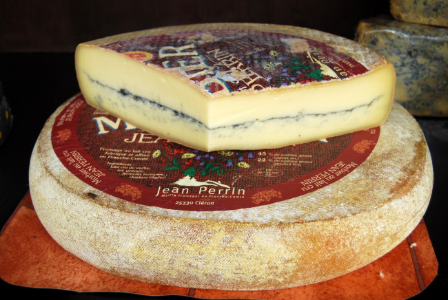 Обои картинки фото morbier, еда, сырные изделия, сыр