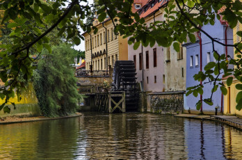 Картинка города -+пейзажи город водоем деревья