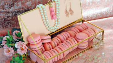 Картинка еда макаруны лакомство ожерелье серьги украшения