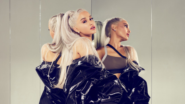 Обои картинки фото ariana grande,  reebok 2018, музыка, актриса, зеркало, певица, reebok, 2018, ariana, grande, фотоссесия