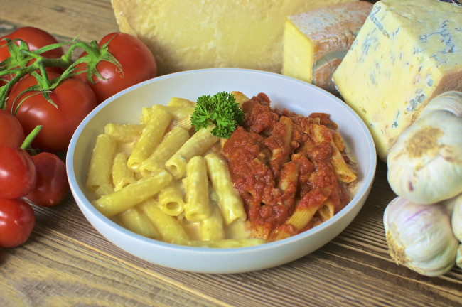 Обои картинки фото еда, макаронные блюда, снедь, томаты, помидоры