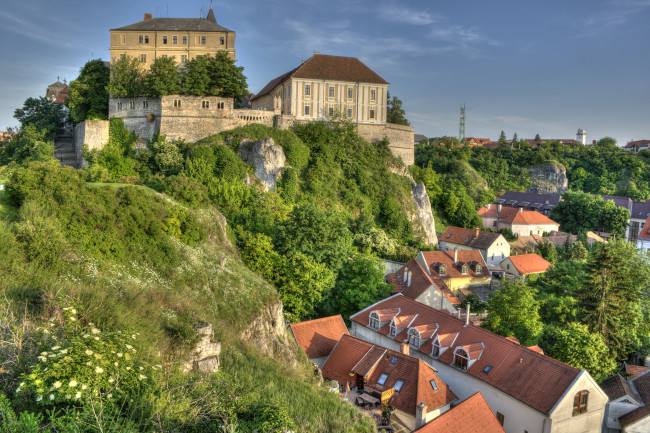 Обои картинки фото castle at veszprem, города, - дворцы,  замки,  крепости, простор