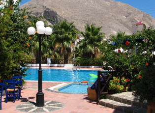 Картинка города санторини+ греция гора бассейн фонарь