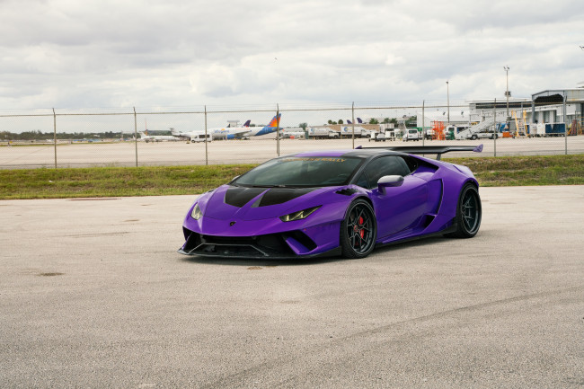 Обои картинки фото автомобили, lamborghini, purple, sportcar, airport, huracan