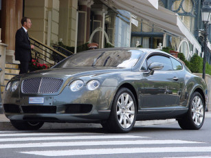 Картинка автомобили выставки уличные фото