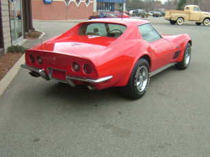 Картинка автомобили выставки уличные фото