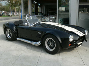 Картинка автомобили выставки уличные фото