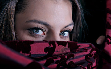 Картинка разное глаза платок