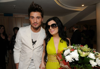 Картинка разное знаменитости диана гурцкая цветы дима билан