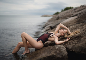 Картинка девушки -unsort+ блондинки фигура девушка камни купальник