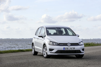 обоя автомобили, volkswagen, светлый, 2015г, bluemotion, tsi, sportsvan, golf