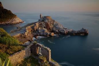 Картинка portovenere города -+дворцы +замки +крепости море мыс скала крепость